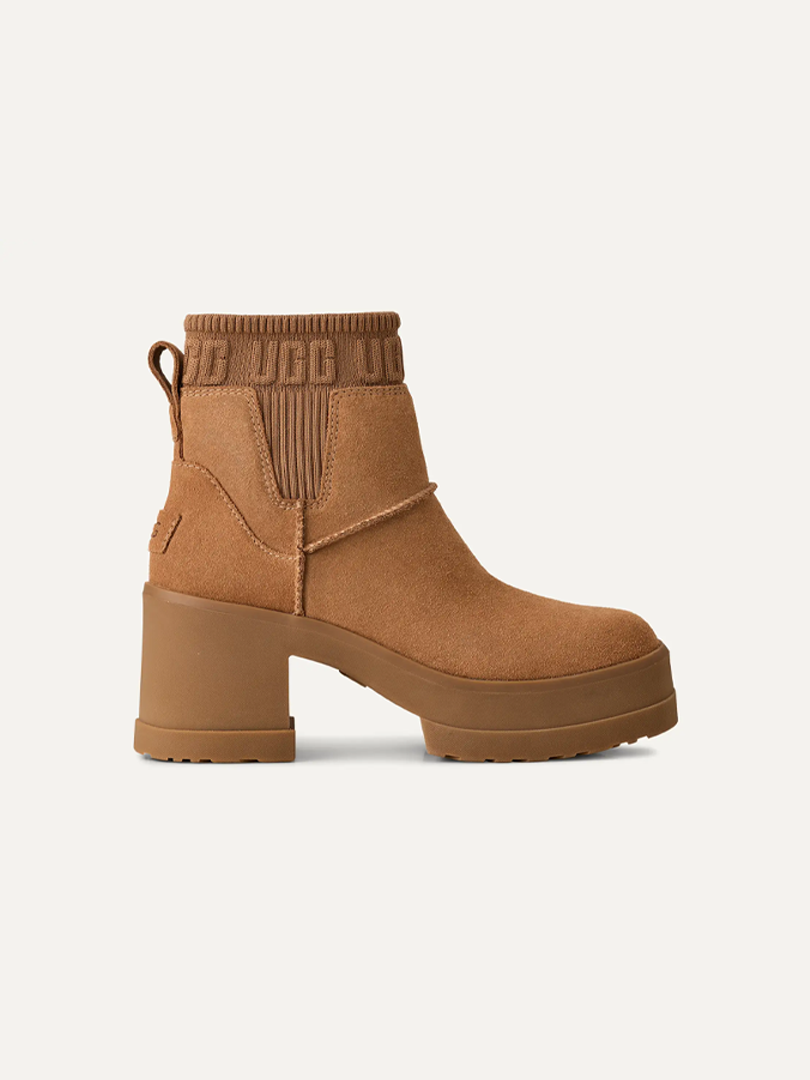 Women's UGG Moxy Chelsea Boots – Chestnut – view 1