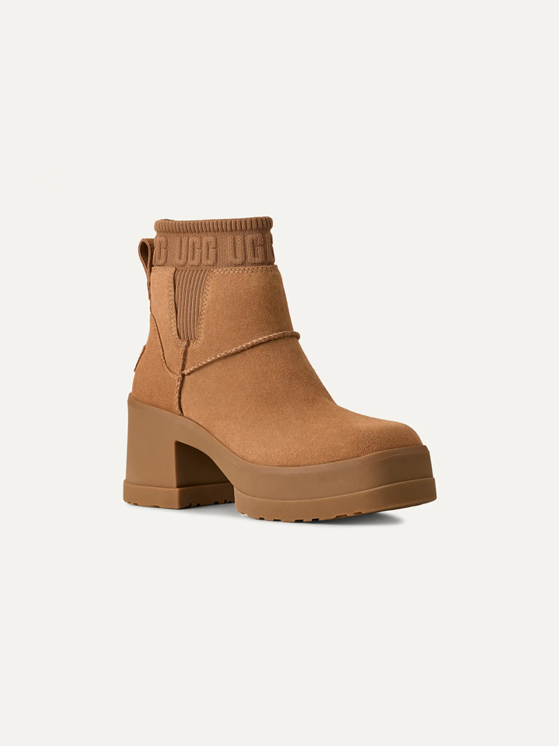 Women's UGG Moxy Chelsea Boots – Chestnut – view 1