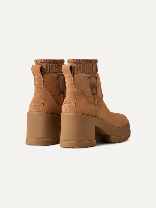 Women's UGG Moxy Chelsea Boots – Chestnut – view 3