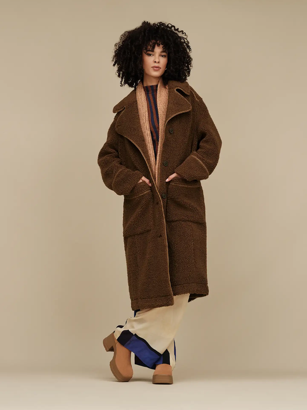 Women's UGG Moxy Chelsea Boots – Chestnut – view 8