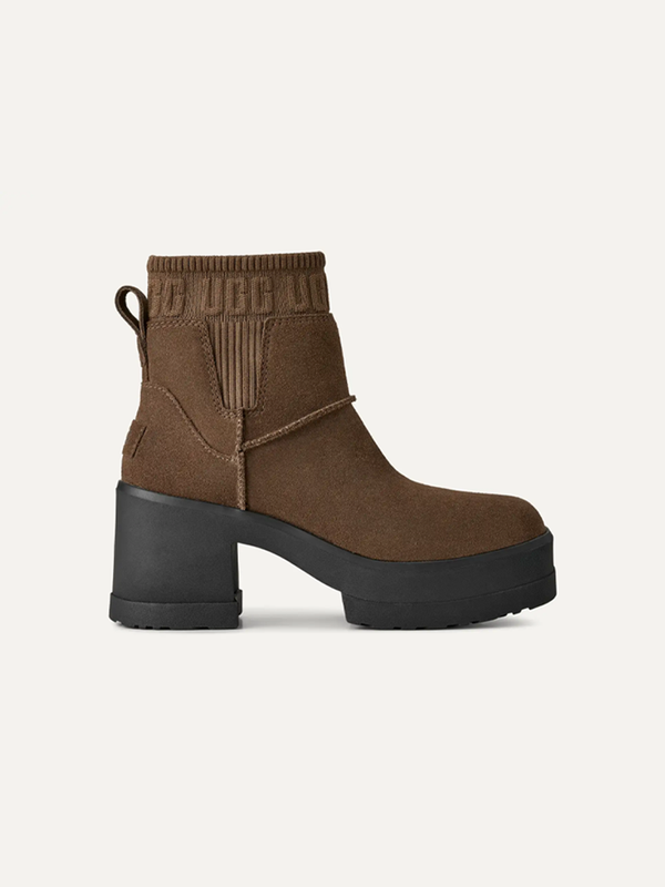 Women's UGG Moxy Chelsea Boots – Sand – view 16