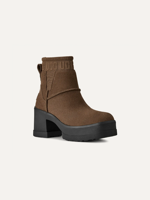 Women's UGG Moxy Chelsea Boots – Sand – view 17