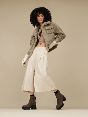 Women's UGG Moxy Chelsea Boots – Sand – view 23