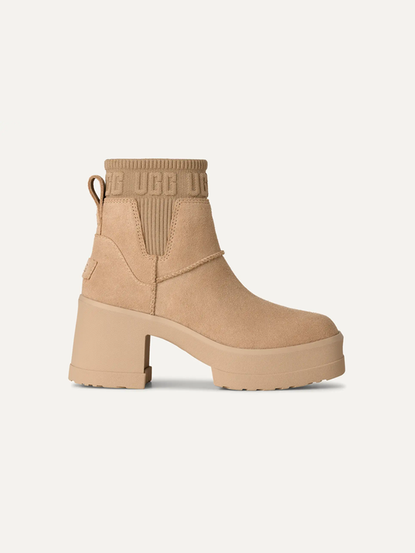 Women's UGG Moxy Chelsea Boots – Chestnut – view 9