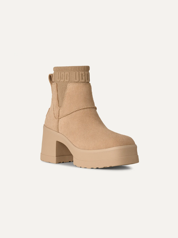 Women's UGG Moxy Chelsea Boots – Chestnut – view 10