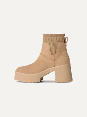 Women's UGG Moxy Chelsea Boots – Chestnut – view 12