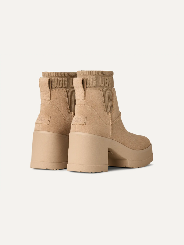 Women's UGG Moxy Chelsea Boots – Chestnut – view 11