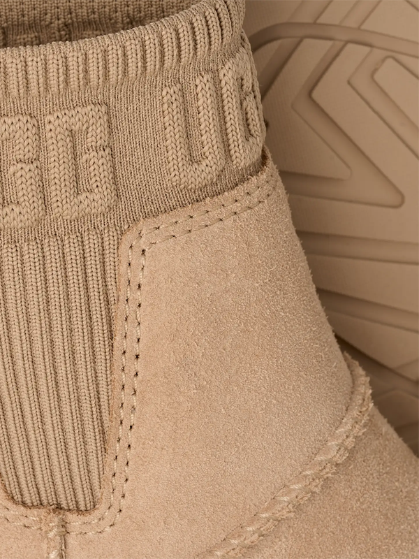 Women's UGG Moxy Chelsea Boots – Chestnut – view 13